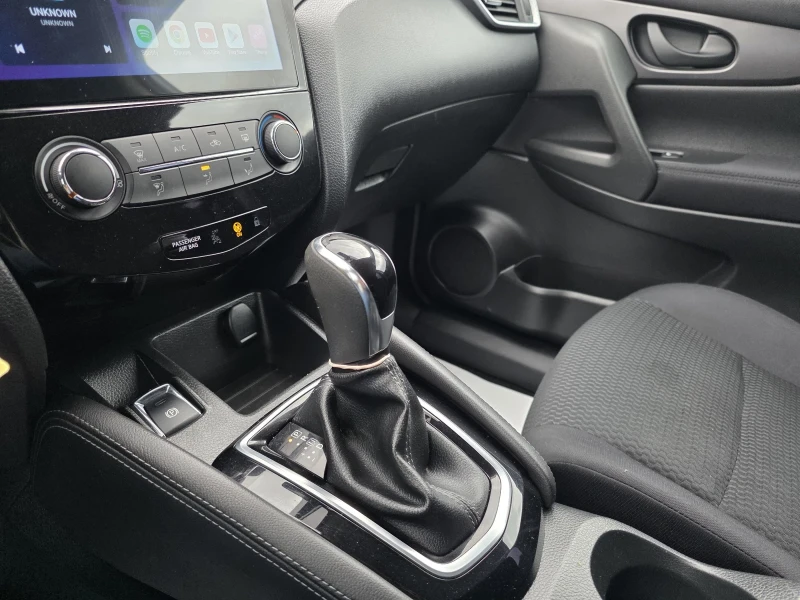 Nissan Qashqai 1.2 AUTOMATIC FACELIFT, снимка 13 - Автомобили и джипове - 52997779