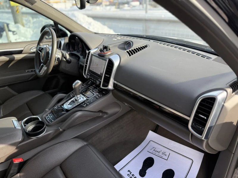 Porsche Cayenne PANO* BOSE* ОБДУХ* ВЪЗДУХ* , снимка 16 - Автомобили и джипове - 53416650