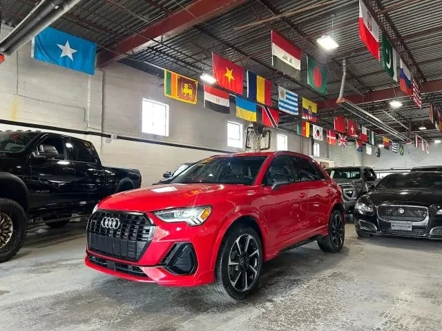 Audi Q3 / Progressiv / S-Line Package / Quattro AWD / 