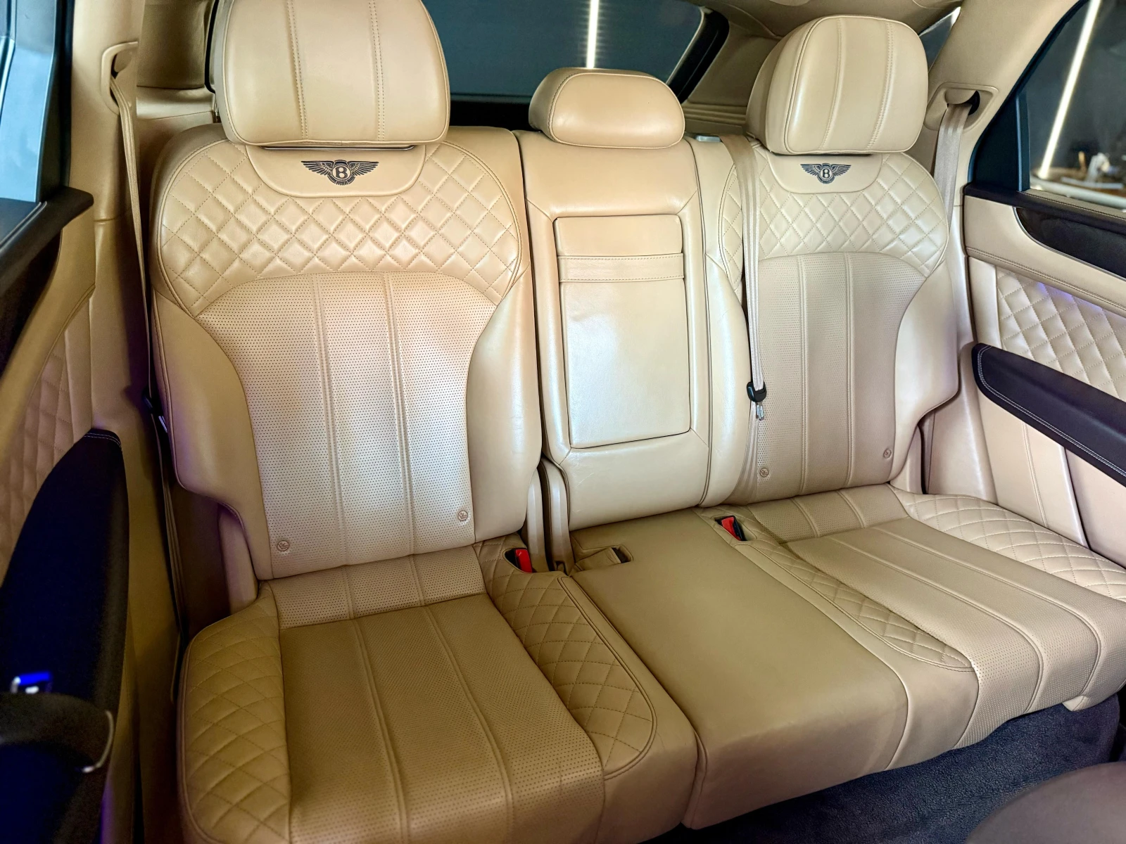 Bentley Bentayga V8 * Panorama* 22"* SoftClose*  | Mobile.bg   16