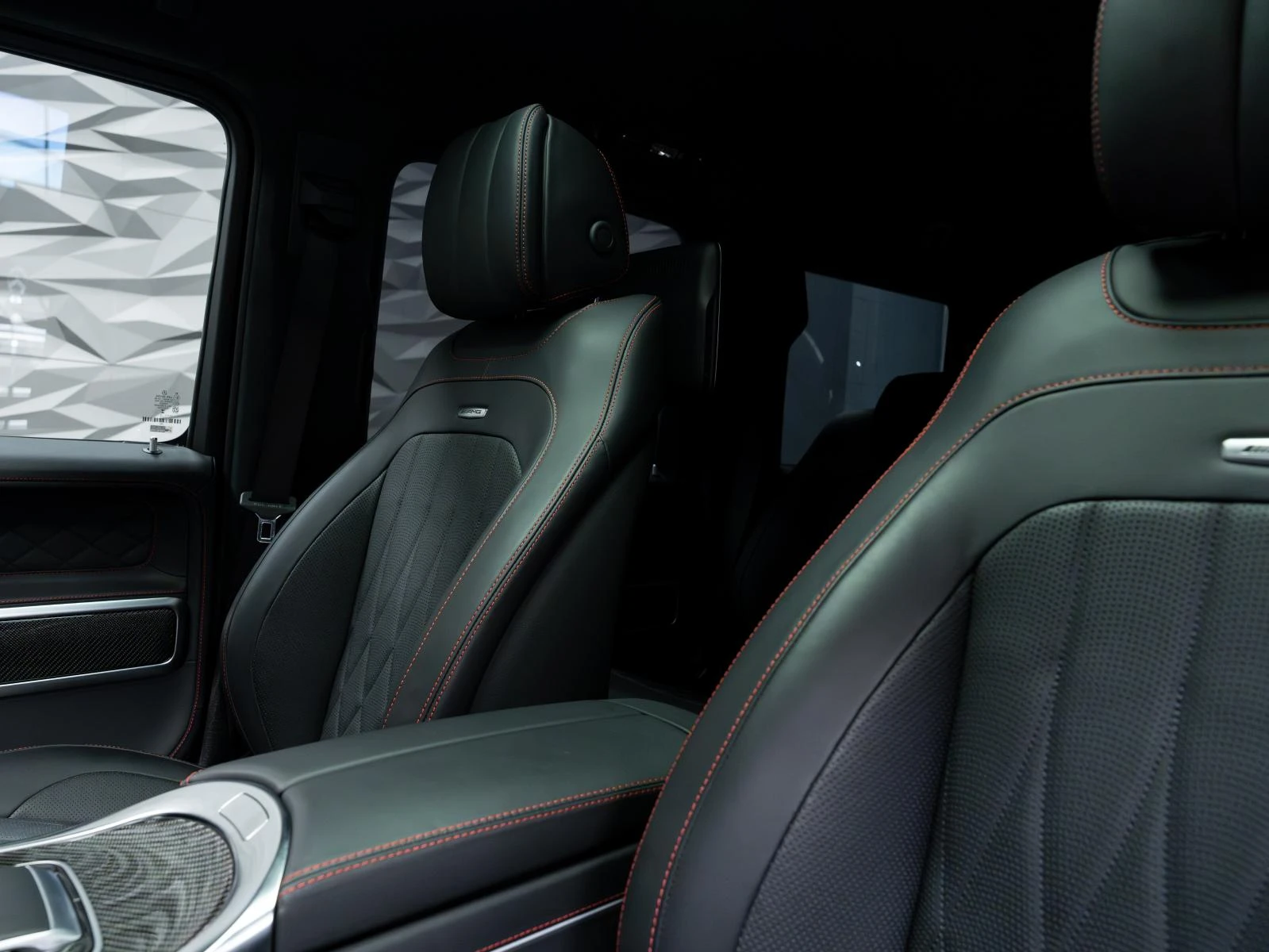 Mercedes-Benz G 63 AMG FACELIFT* FULL CARBON* 3XTV* 4D BURMESTER* 360CAM*, снимка 16 - Автомобили и джипове - 54206608