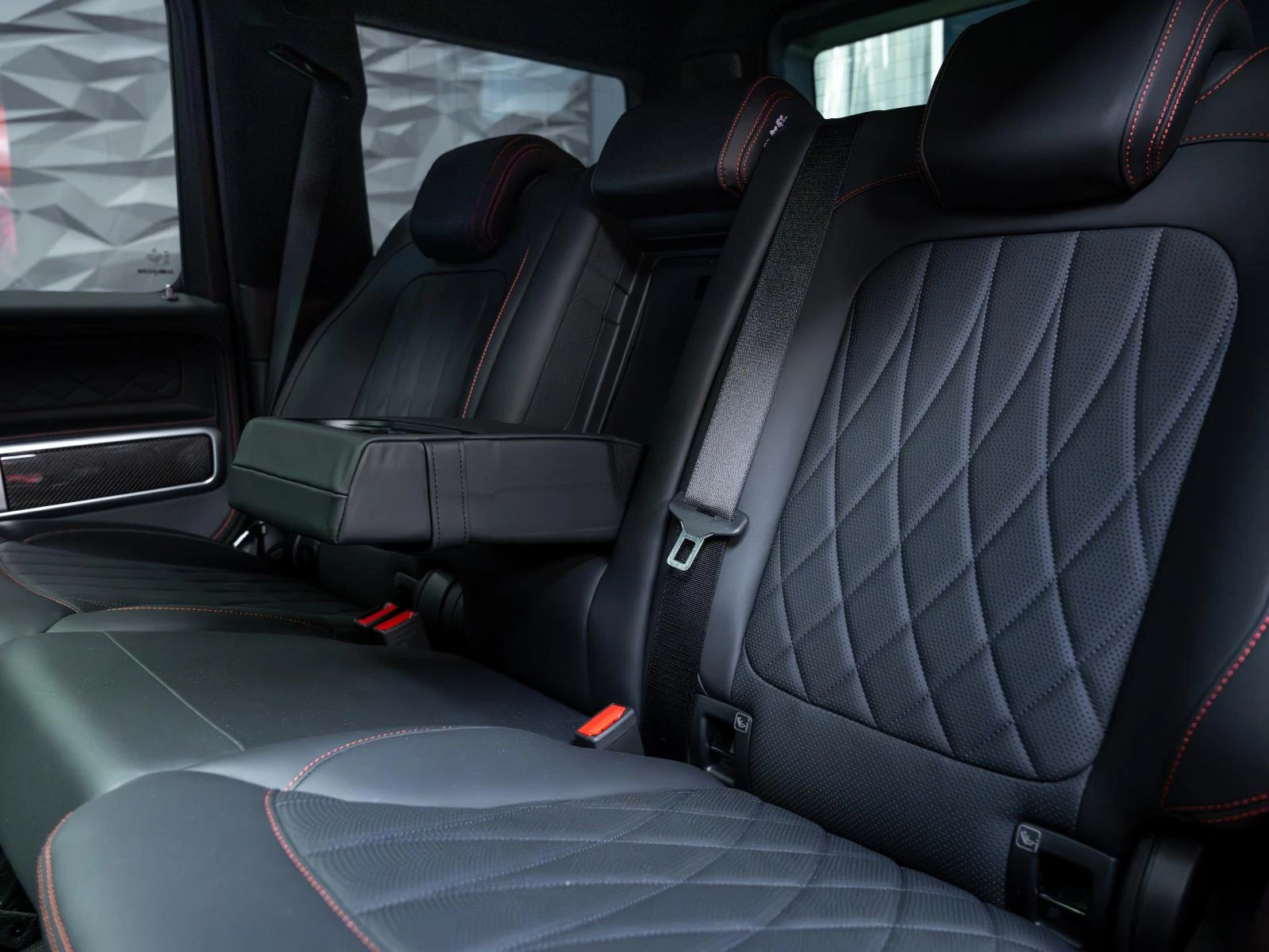 Mercedes-Benz G 63 AMG FACELIFT* FULL CARBON* 3XTV* 4D BURMESTER* 360CAM*, снимка 13 - Автомобили и джипове - 54206608