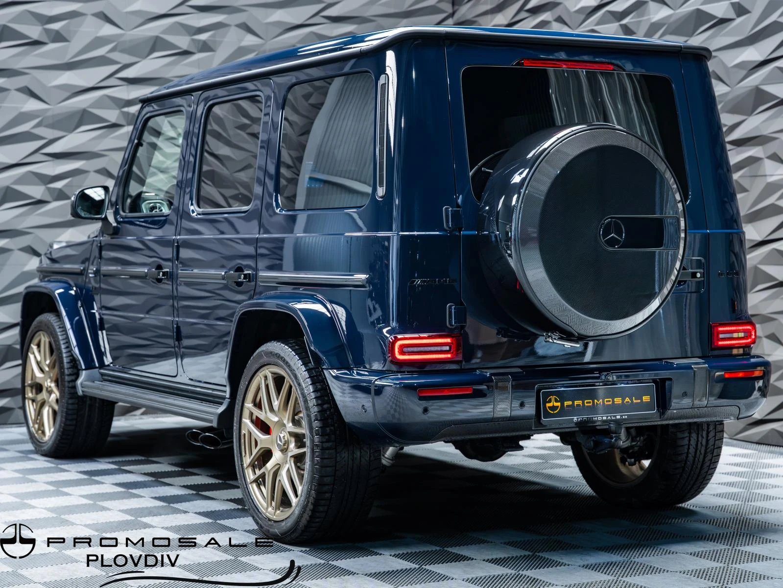 Mercedes-Benz G 63 AMG FACELIFT* FULL CARBON* 3XTV* 4D BURMESTER* 360CAM*, снимка 3 - Автомобили и джипове - 54206608
