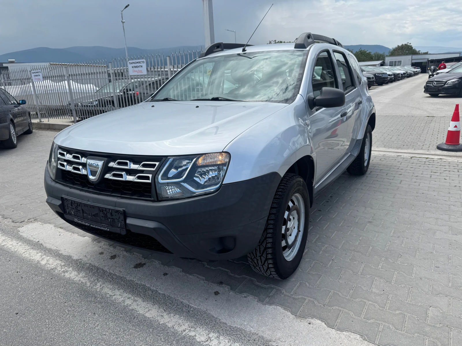Dacia Duster 1.5 DCI , снимка 2 - Автомобили и джипове - 54575313