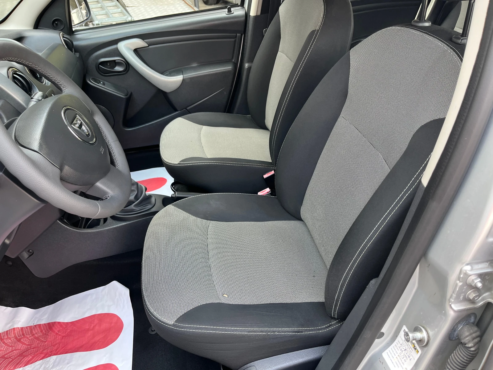 Dacia Duster 1.5 DCI , снимка 7 - Автомобили и джипове - 54575313