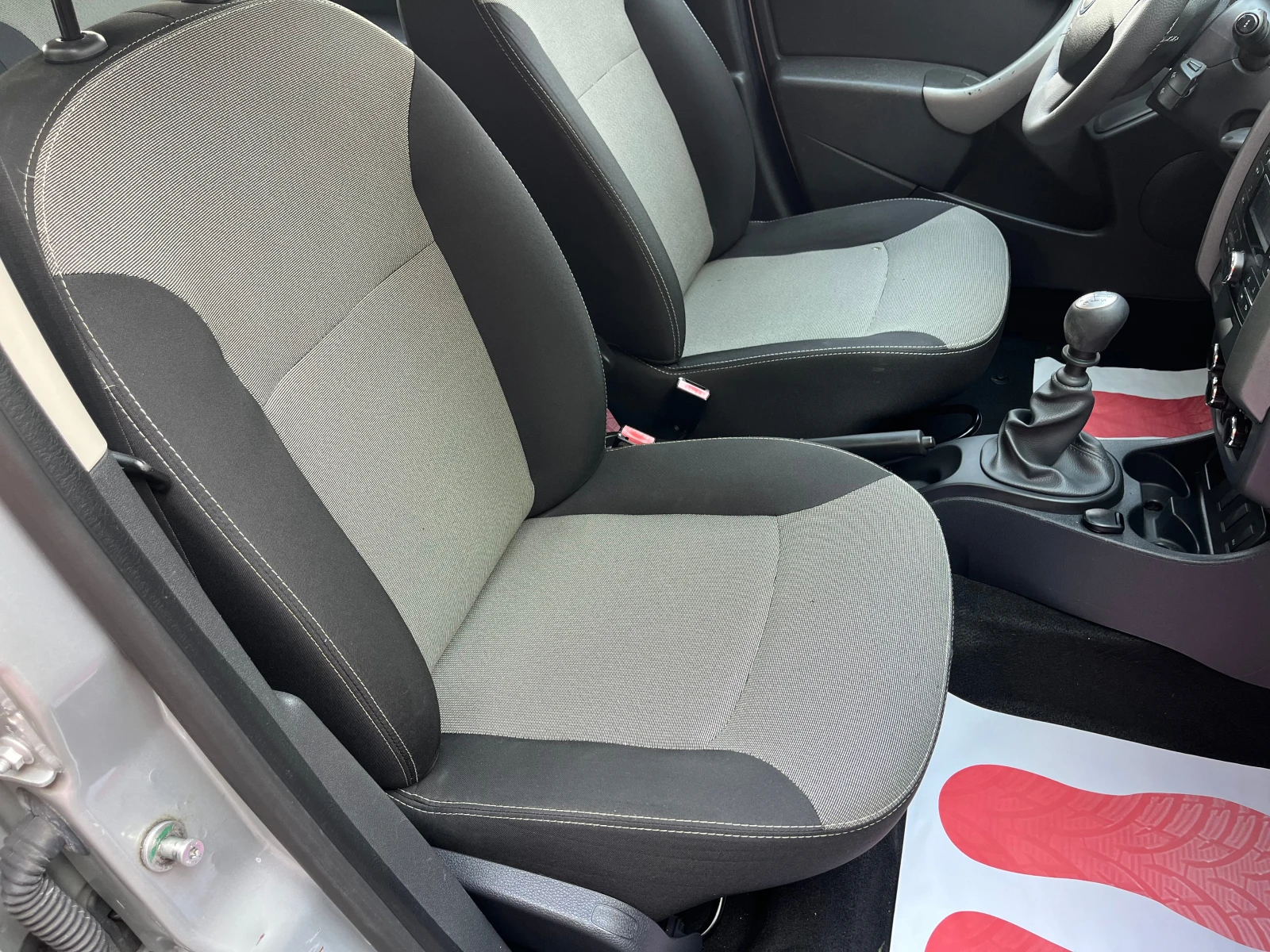 Dacia Duster 1.5 DCI , снимка 8 - Автомобили и джипове - 54575313