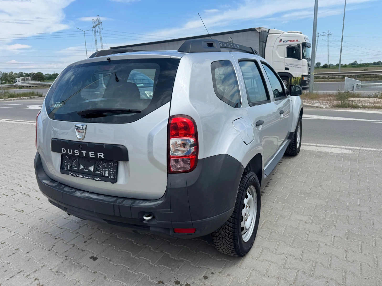 Dacia Duster 1.5 DCI , снимка 5 - Автомобили и джипове - 54575313