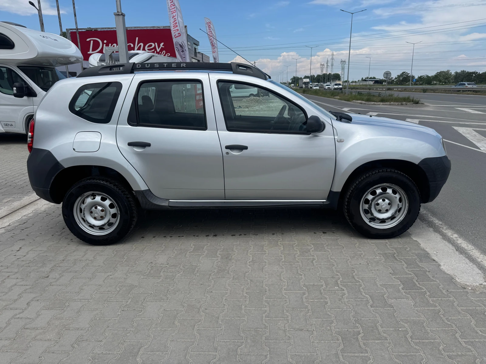 Dacia Duster 1.5 DCI , снимка 4 - Автомобили и джипове - 54575313