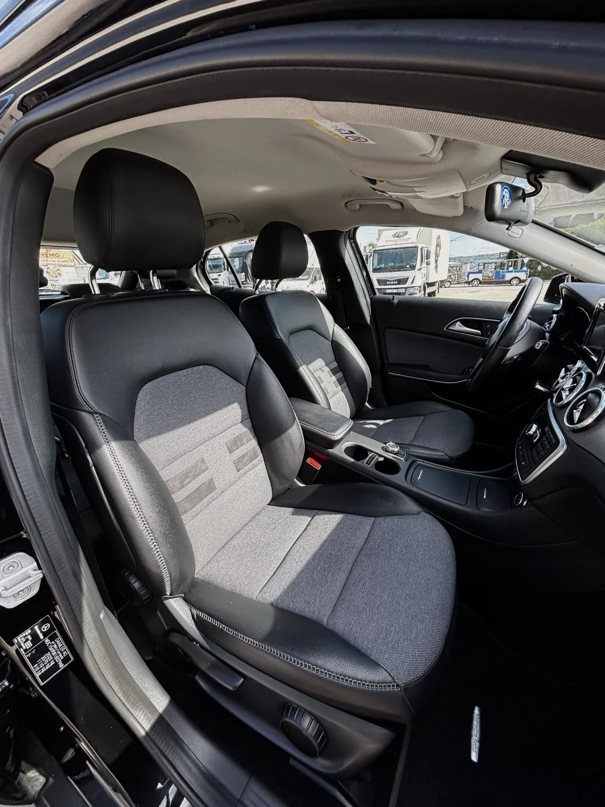 Mercedes-Benz GLA 200 200, снимка 10 - Автомобили и джипове - 55418151
