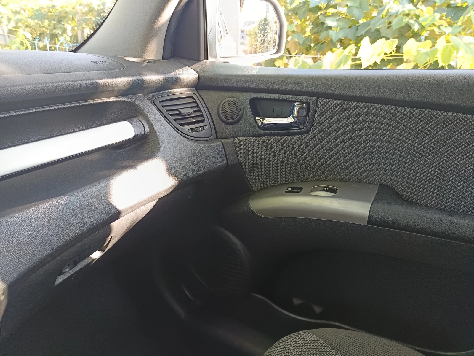 Kia Sportage 2.0D 4WD, снимка 15 - Автомобили и джипове - 55694385