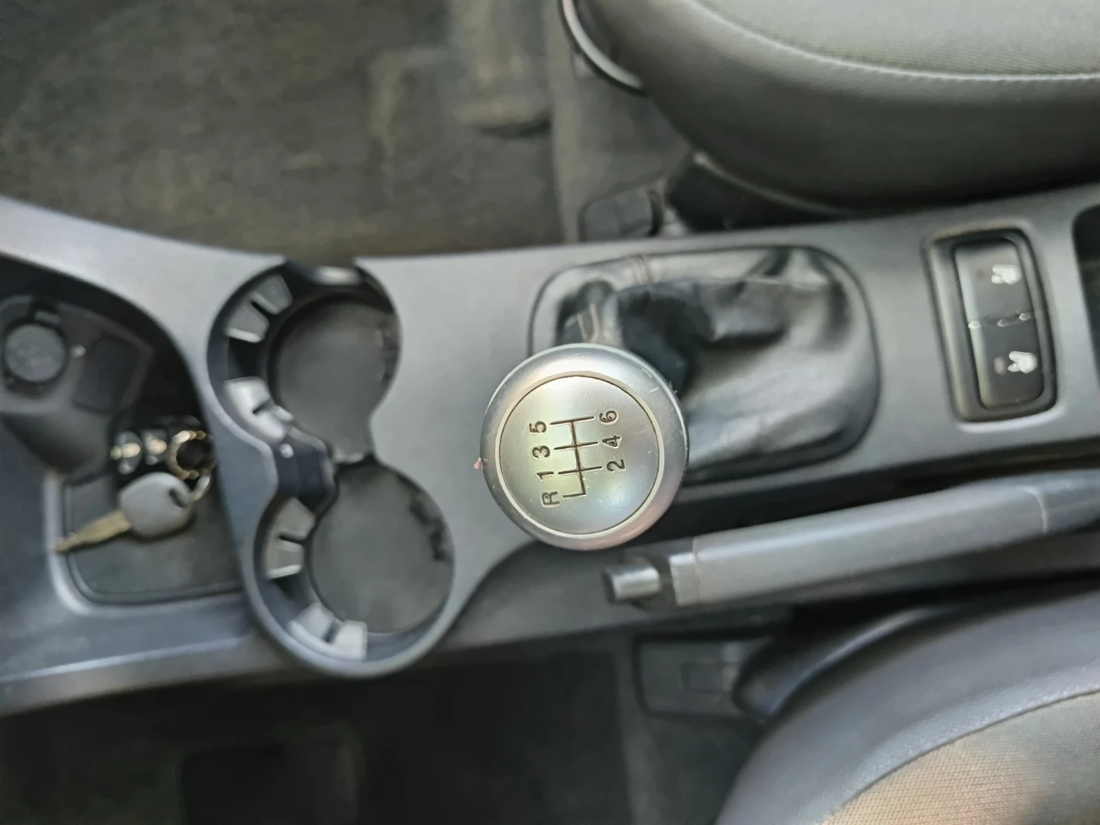 Kia Sportage 2.0D 4WD, снимка 3 - Автомобили и джипове - 55694385