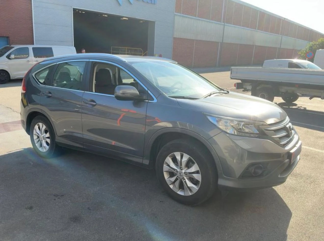 Honda Cr-v 2.0бензин 4х4 Лизинг Уникредит по 260 евро, снимка 2 - Автомобили и джипове - 56266943