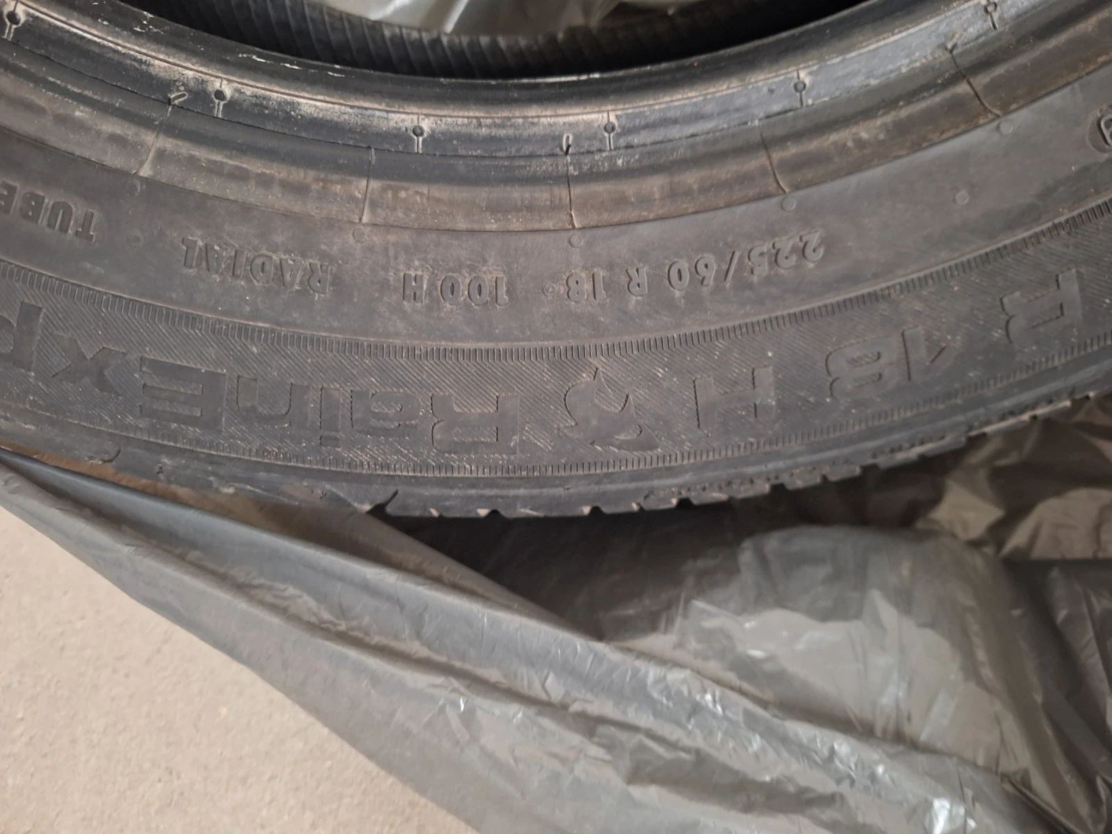 Гуми Летни 225/60R18, снимка 3 - Гуми и джанти - 54200756