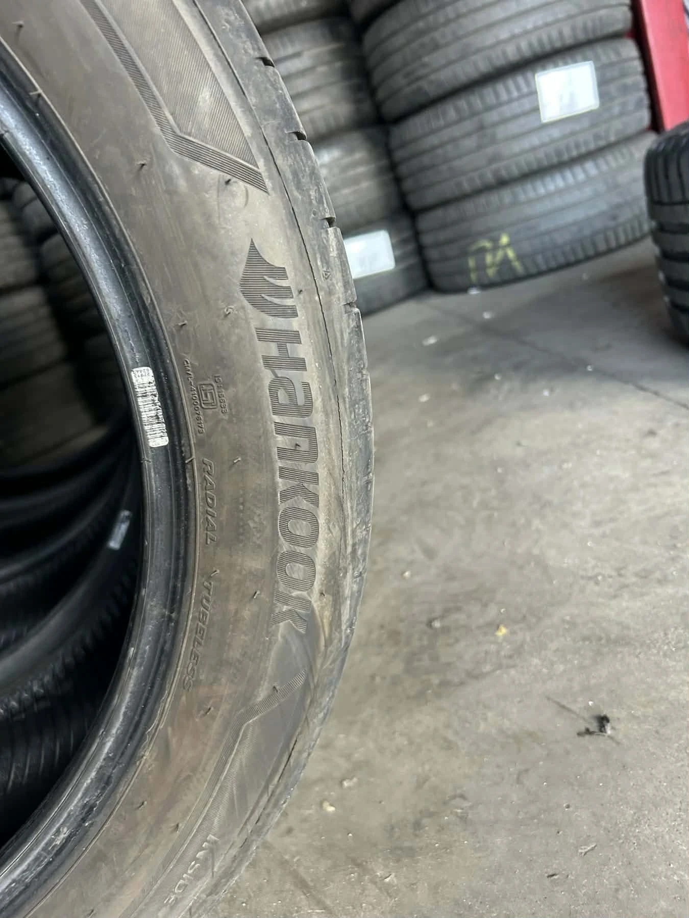 Гуми Летни 245/45R19, снимка 2 - Гуми и джанти - 54445599