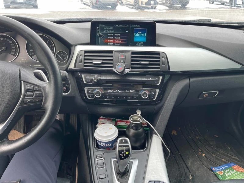 BMW 330 * 330i xDrive * CARFAX * БЕЗ ПЪРВОНАЧАЛНА ВНОСКА, снимка 9 - Автомобили и джипове - 52657734