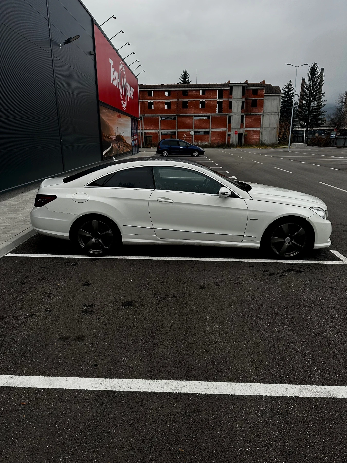 Mercedes-Benz E 350 Mercedes E350 coupe подгрев/обдухване/червена кожа - изображение 5