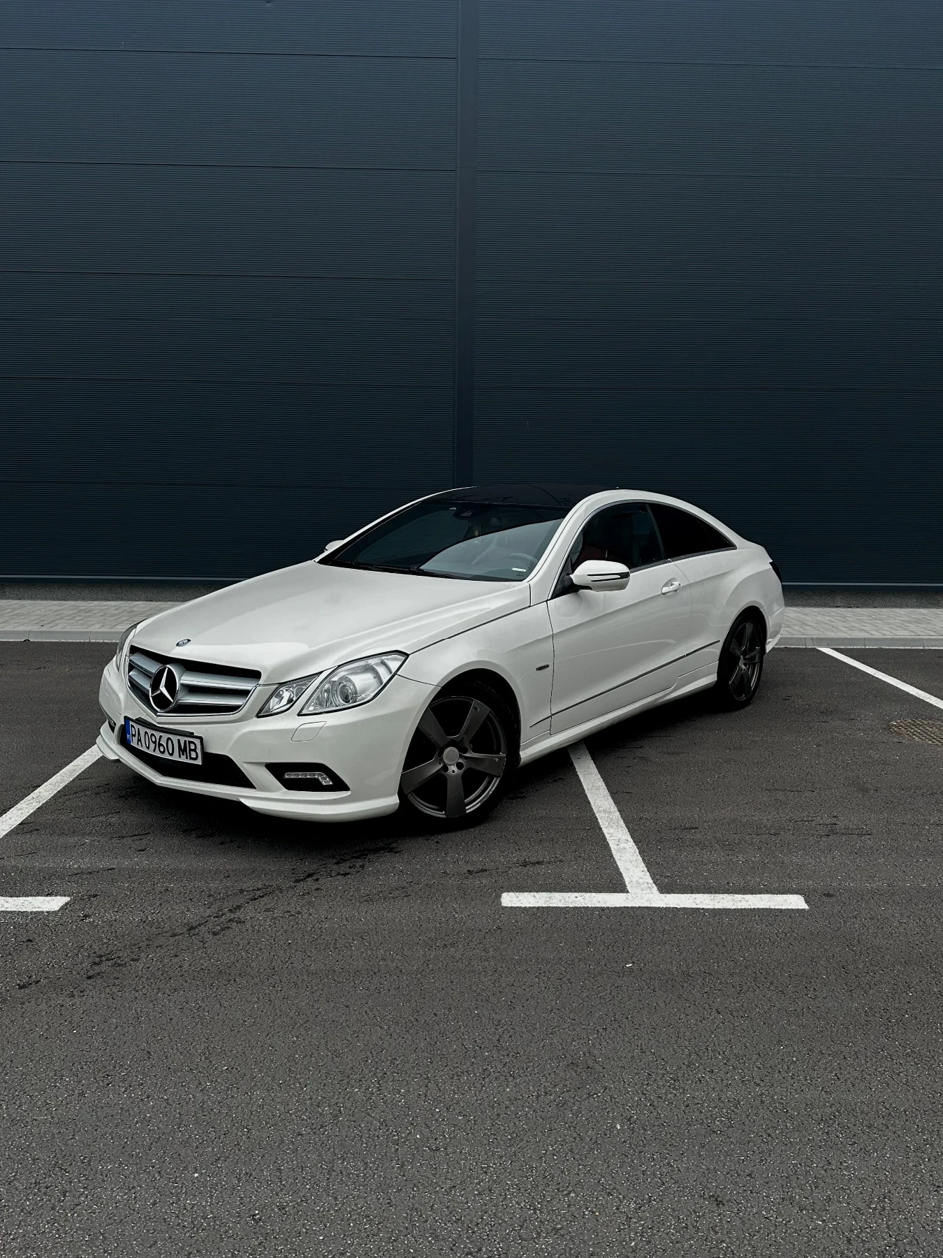 Mercedes-Benz E 350 Mercedes E350 coupe подгрев/обдухване/червена кожа - изображение 2