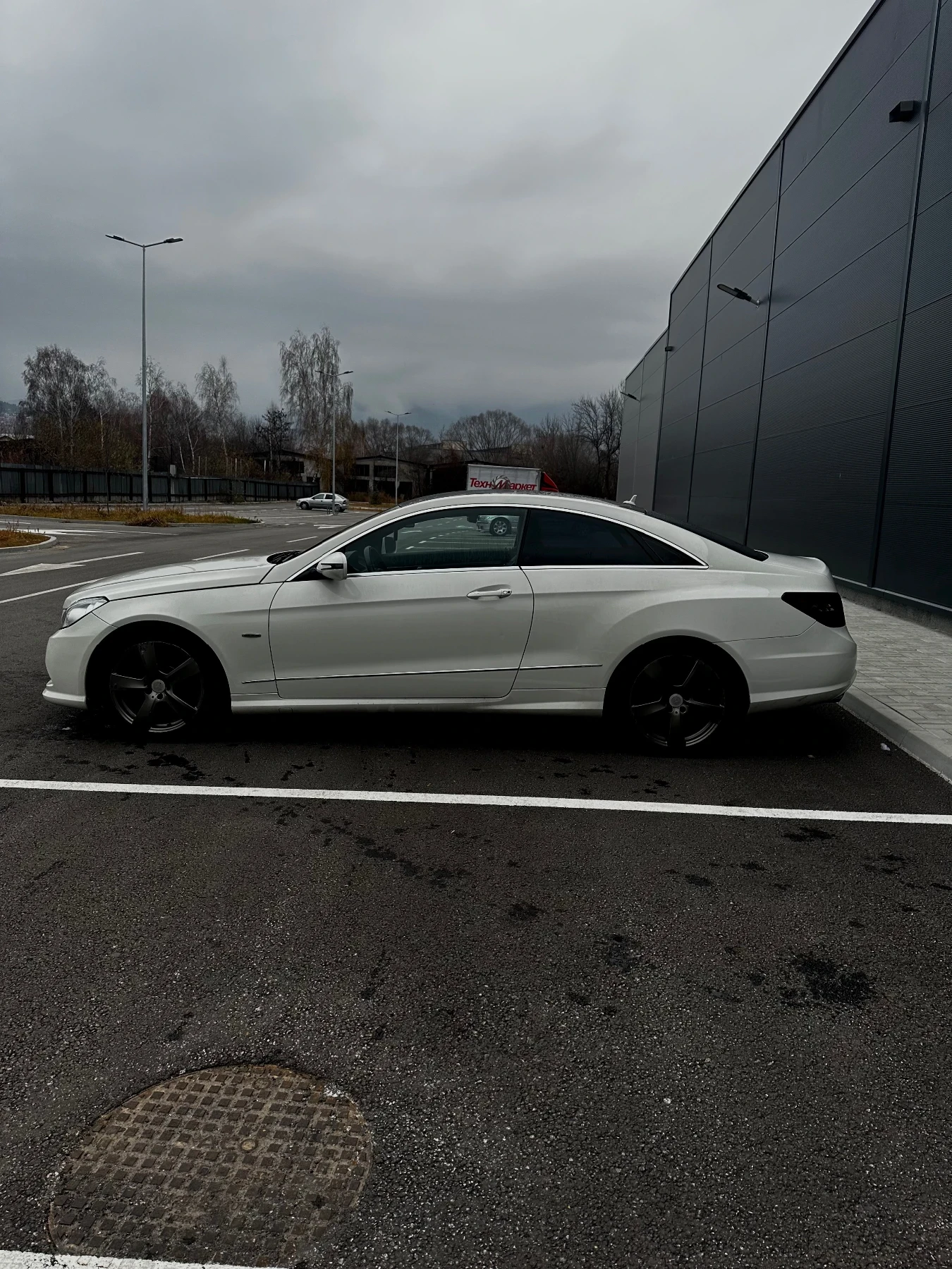 Mercedes-Benz E 350 Mercedes E350 coupe подгрев/обдухване/червена кожа - изображение 6