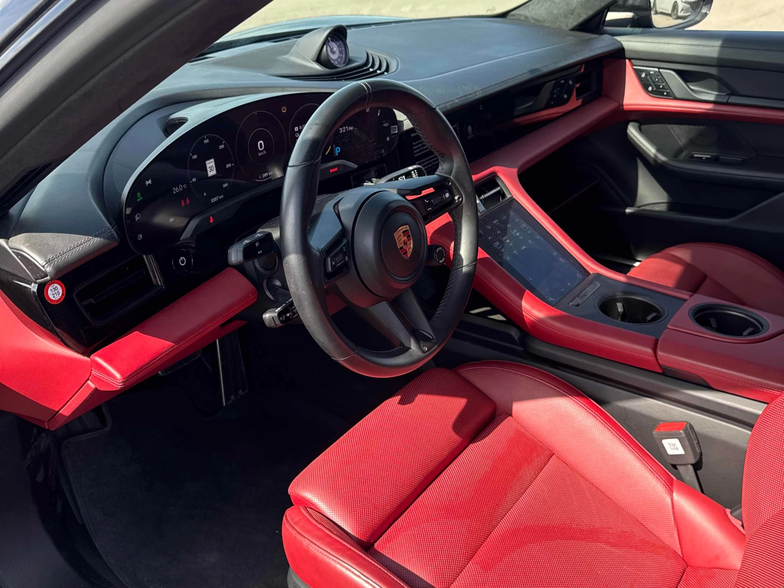 Porsche Taycan Turbo * 5000km* (Carfax) - изображение 6