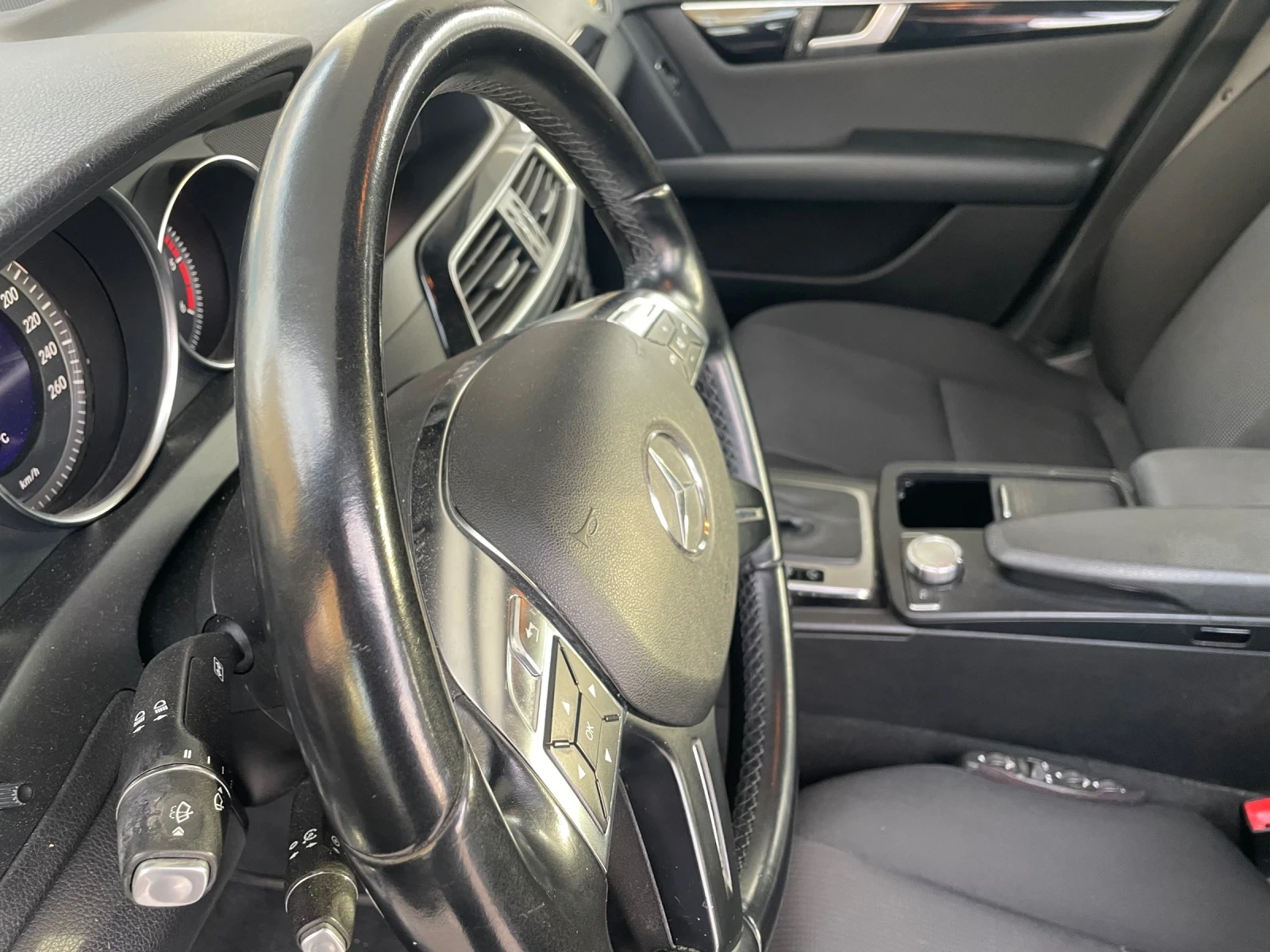 Mercedes-Benz C 200 Седан - изображение 6