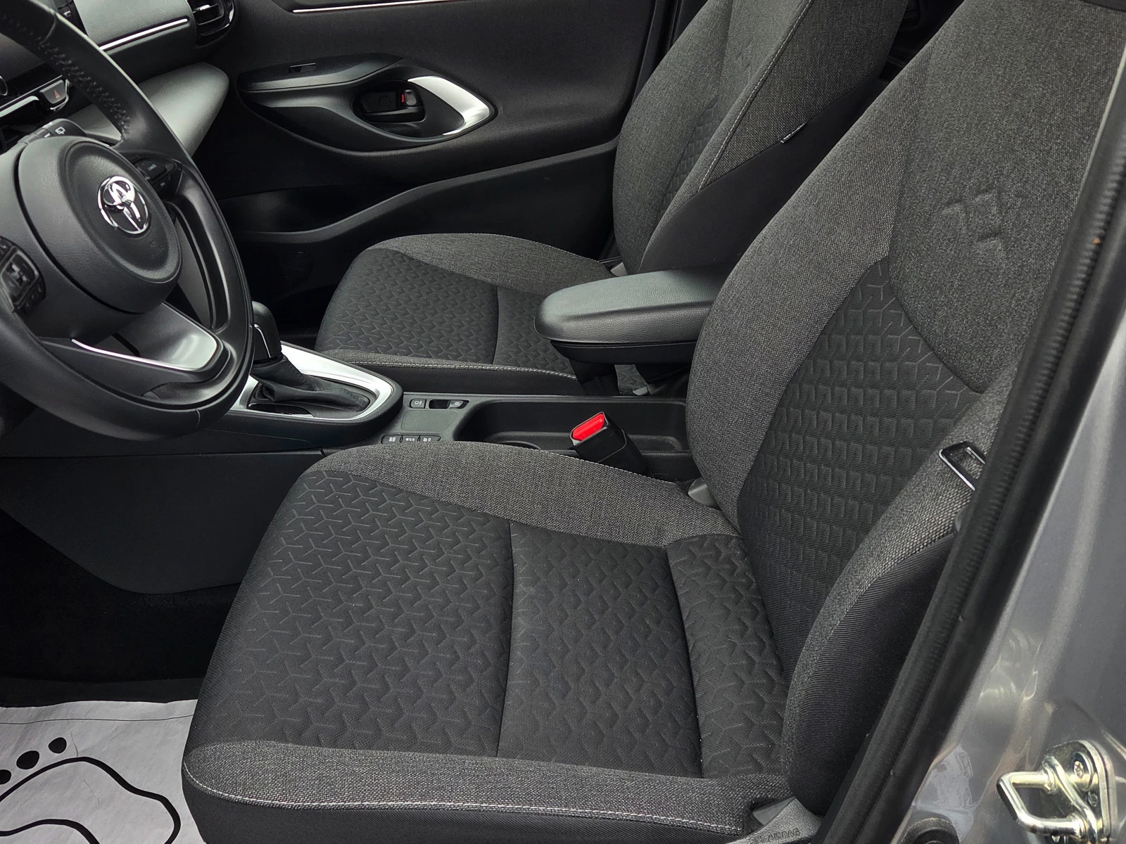 Toyota Yaris Cross 1.5 БЕНЗИН/HYBRID/11000 к.м., снимка 13 - Автомобили и джипове - 53922066