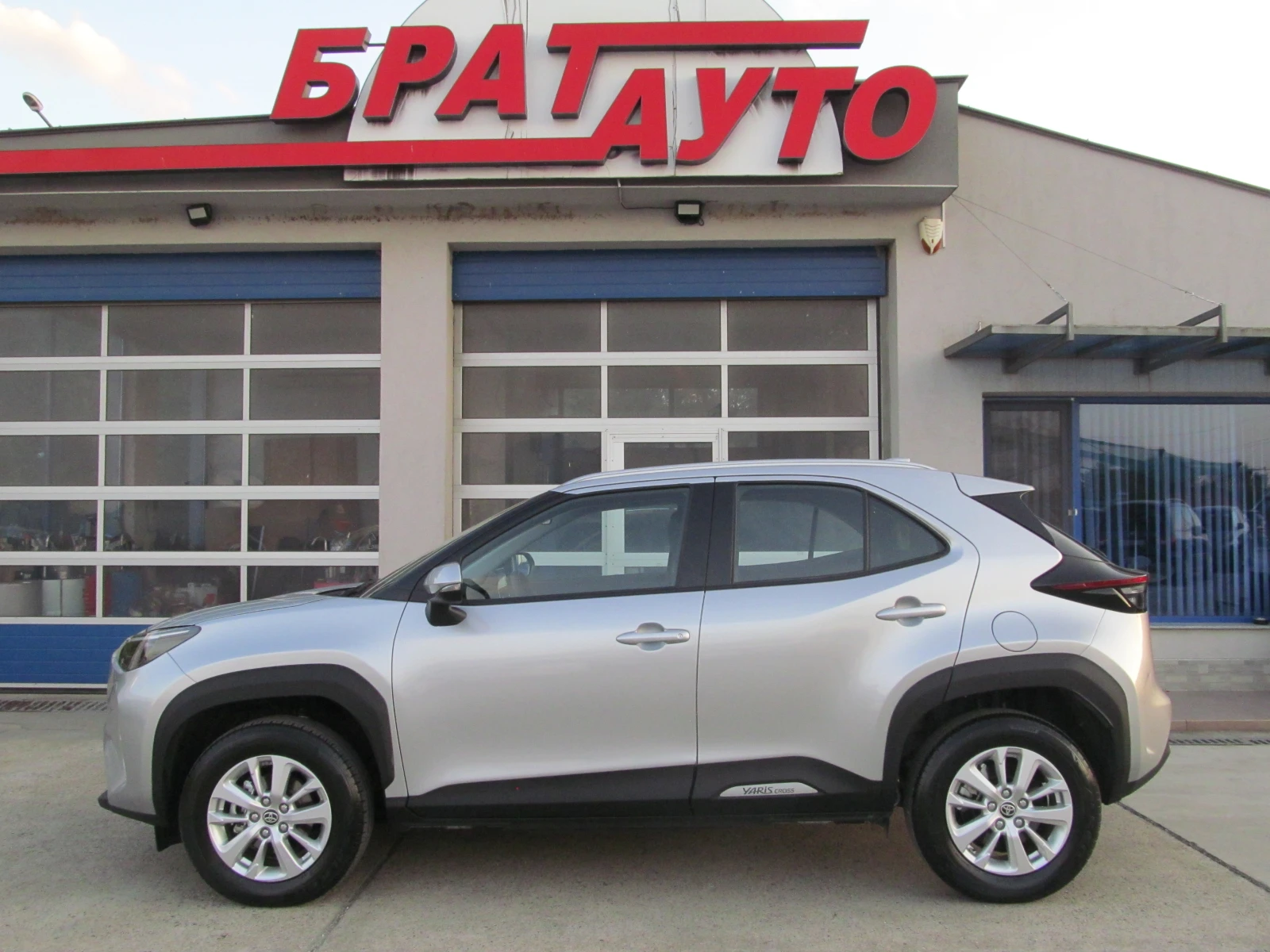 Toyota Yaris Cross 1.5 БЕНЗИН/HYBRID/11000 к.м., снимка 5 - Автомобили и джипове - 53922066