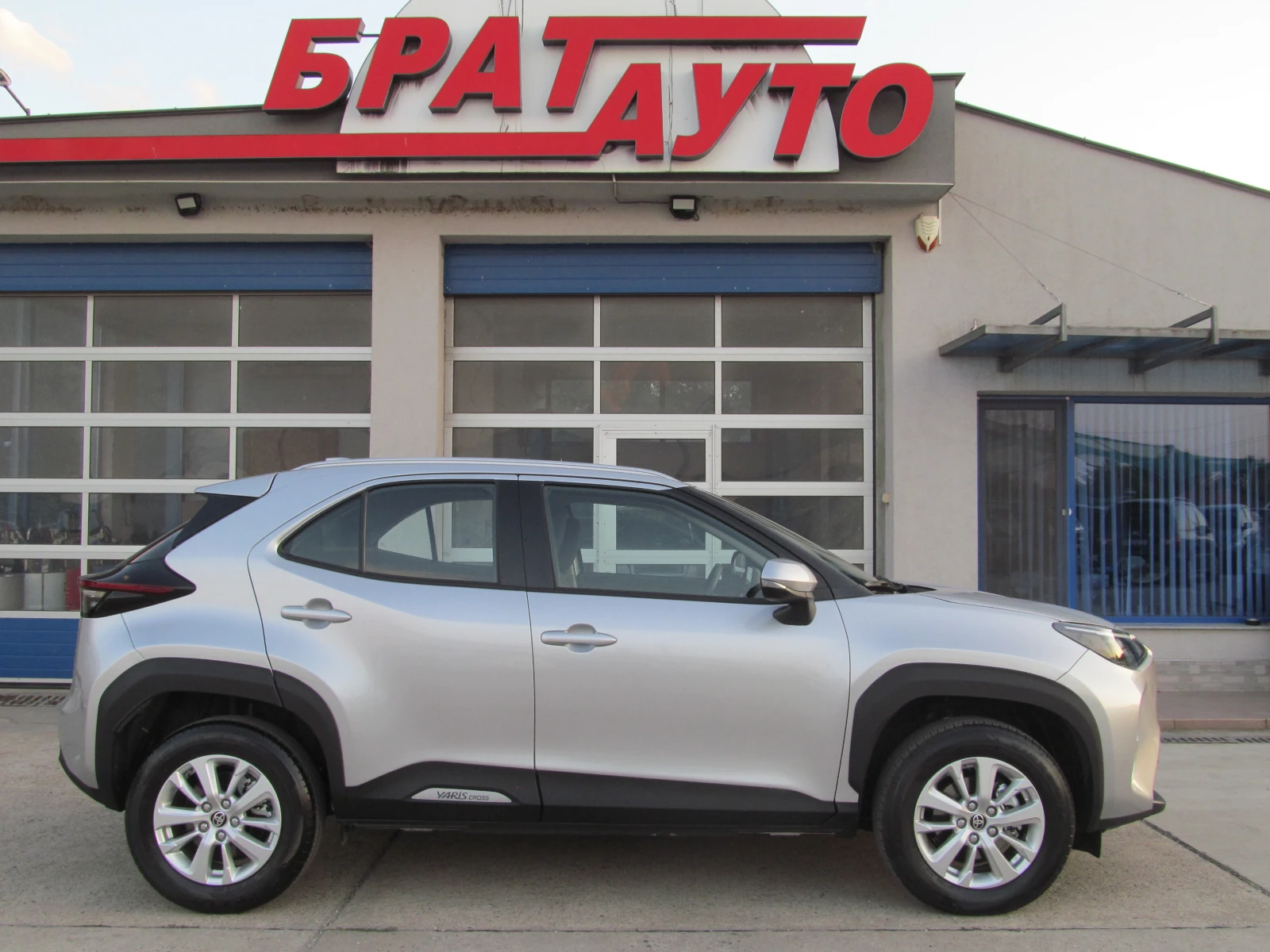 Toyota Yaris Cross 1.5 БЕНЗИН/HYBRID/11000 к.м., снимка 6 - Автомобили и джипове - 53922066