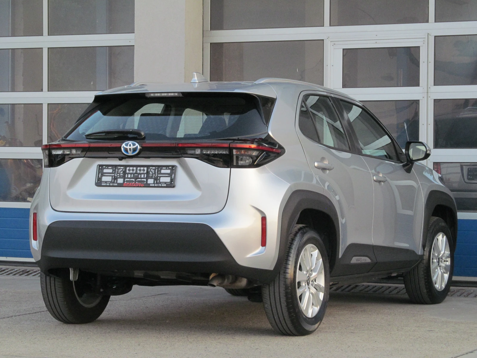 Toyota Yaris Cross 1.5 БЕНЗИН/HYBRID/11000 к.м., снимка 3 - Автомобили и джипове - 53922066