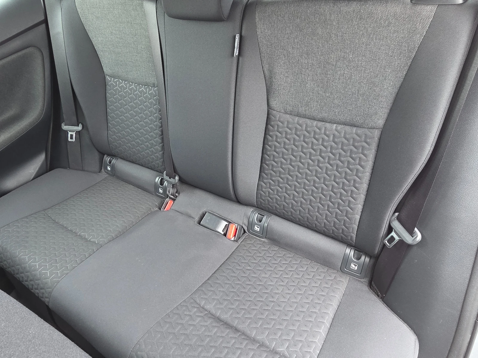 Toyota Yaris Cross 1.5 БЕНЗИН/HYBRID/11000 к.м., снимка 11 - Автомобили и джипове - 53922066