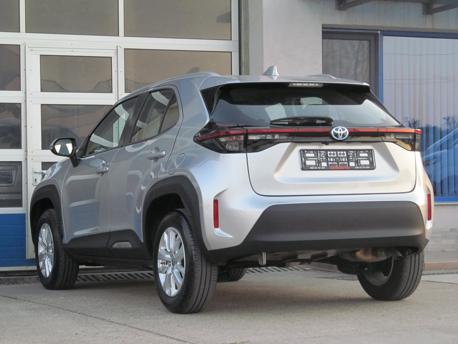 Toyota Yaris Cross 1.5 БЕНЗИН/HYBRID/11000 к.м., снимка 4 - Автомобили и джипове - 53922066