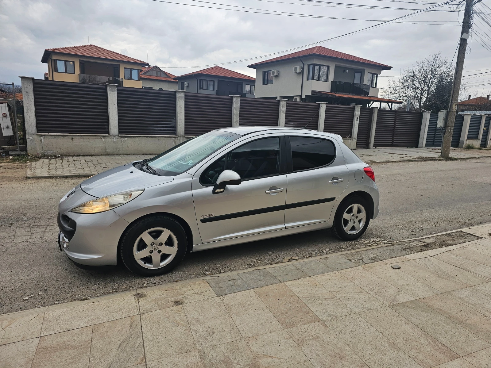 Peugeot 207 Газ-инж-Гаражно, снимка 3 - Автомобили и джипове - 54312576
