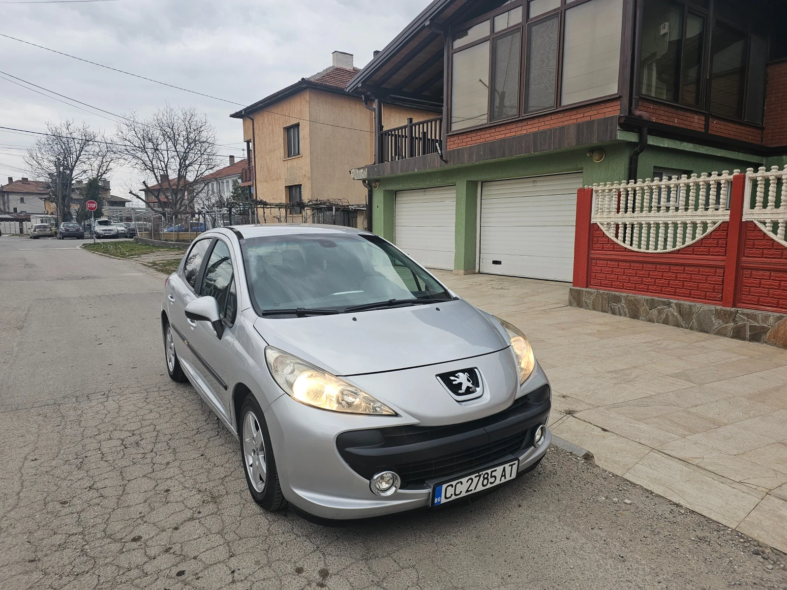 Peugeot 207 Газ-инж-Гаражно, снимка 6 - Автомобили и джипове - 54312576