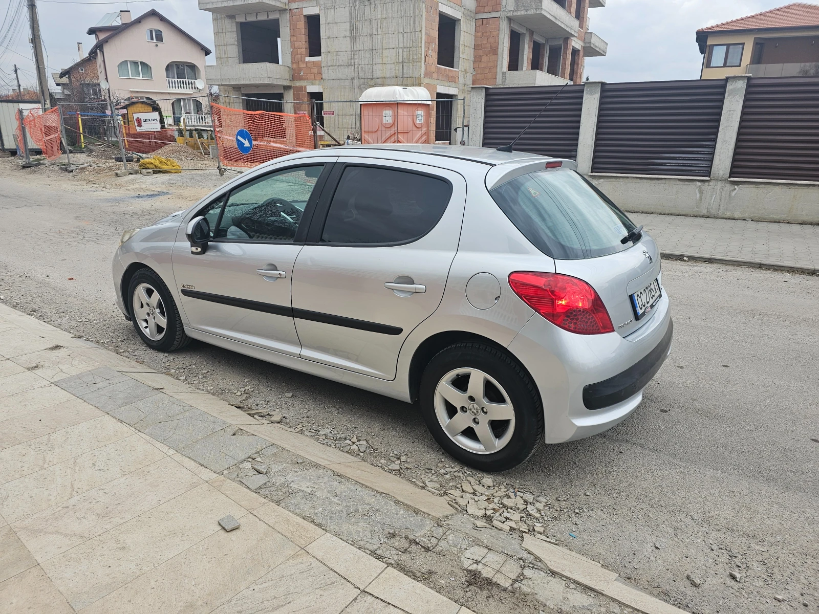 Peugeot 207 Газ-инж-Гаражно, снимка 4 - Автомобили и джипове - 54312576