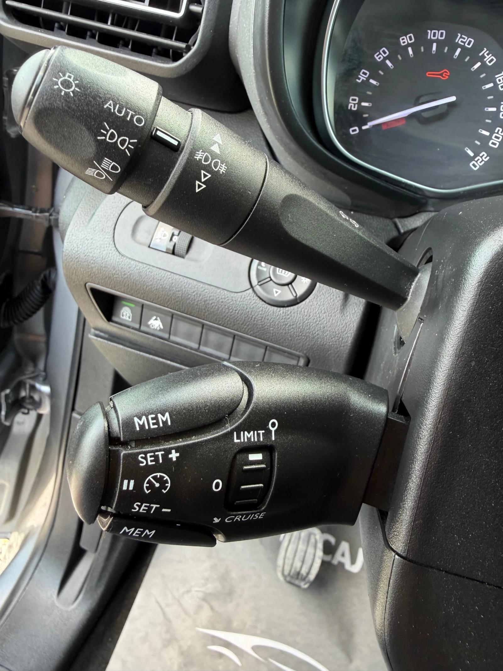 Citroen Berlingo BlueHDI SHINE CAR PLAY ANDROID AUTO HEAD UP, снимка 16 - Автомобили и джипове - 55187906