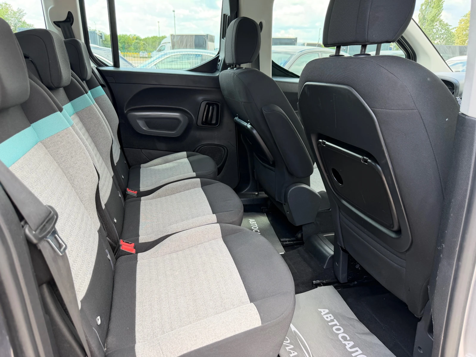 Citroen Berlingo BlueHDI SHINE CAR PLAY ANDROID AUTO HEAD UP, снимка 11 - Автомобили и джипове - 55187906