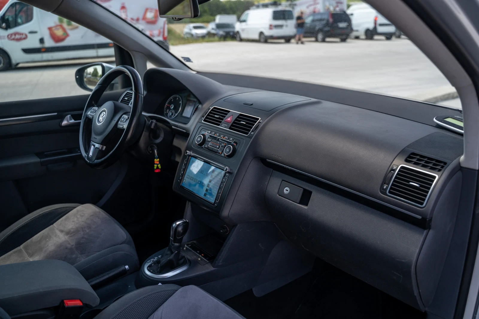 VW Touran, снимка 7 - Автомобили и джипове - 55384888