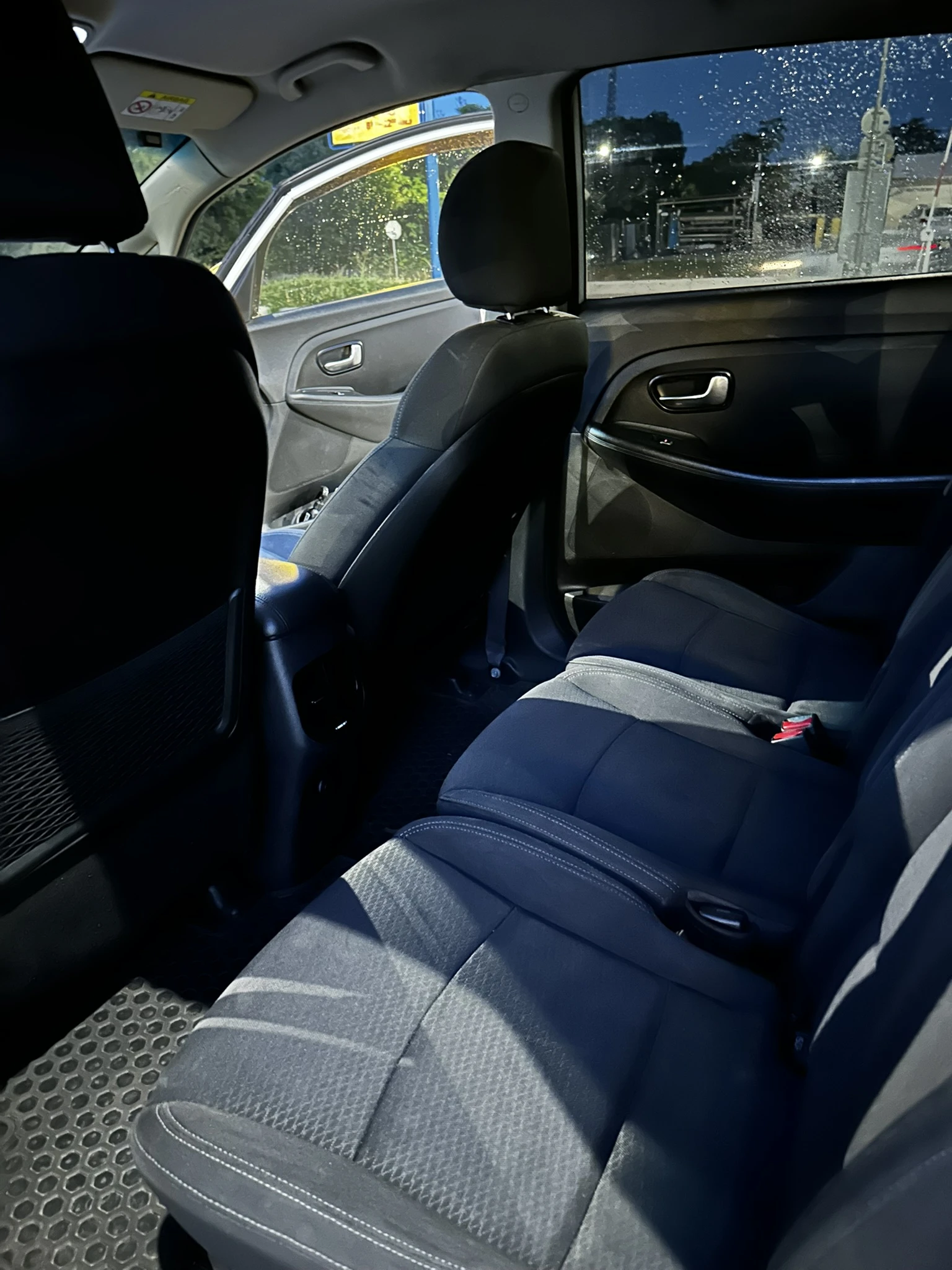 Kia Carens 1.7CRDI, снимка 10 - Автомобили и джипове - 55711626