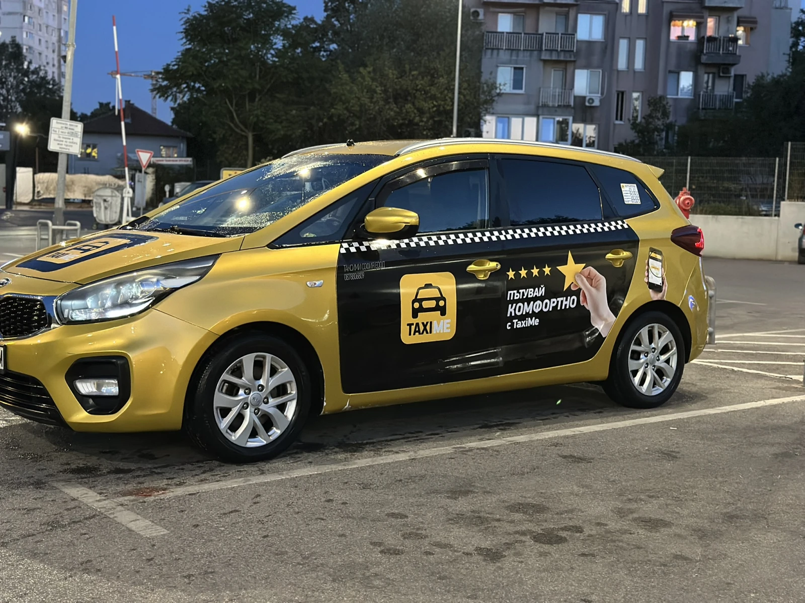 Kia Carens 1.7CRDI, снимка 2 - Автомобили и джипове - 55711626