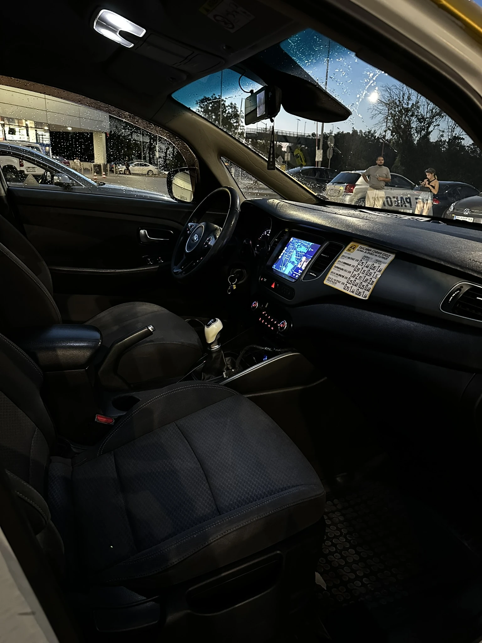 Kia Carens 1.7CRDI, снимка 9 - Автомобили и джипове - 55711626