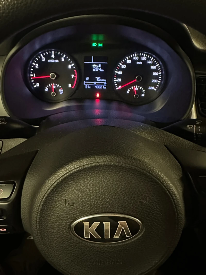 Kia Stonic 1.2i 5MT  LX , снимка 6 - Автомобили и джипове - 46860524