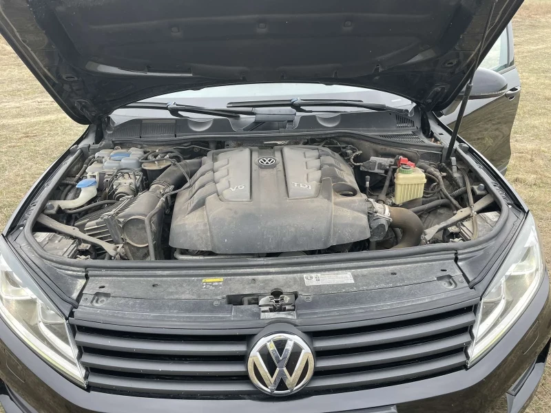 VW Touareg, снимка 14 - Автомобили и джипове - 49303434