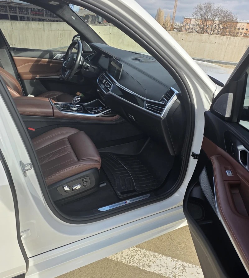 BMW X7 M40i M-Pack/Bowers&Willkins/Diamond/Headup/Distr/7, снимка 14 - Автомобили и джипове - 52923109