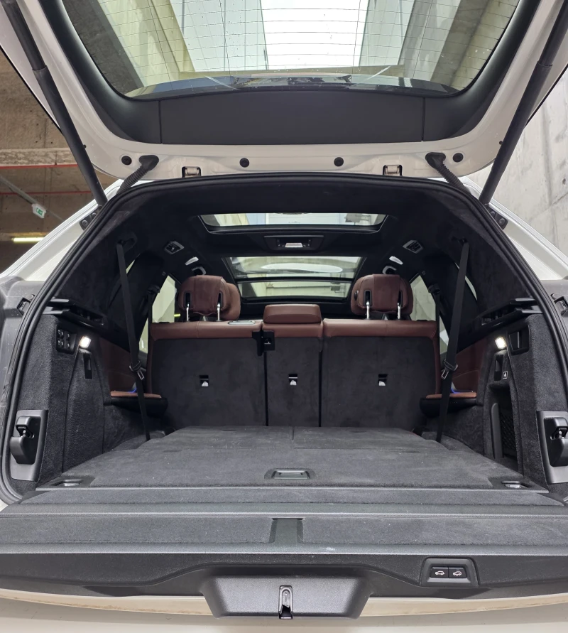 BMW X7 M40i M-Pack/Bowers&Willkins/Diamond/Headup/Distr/7, снимка 16 - Автомобили и джипове - 53542291