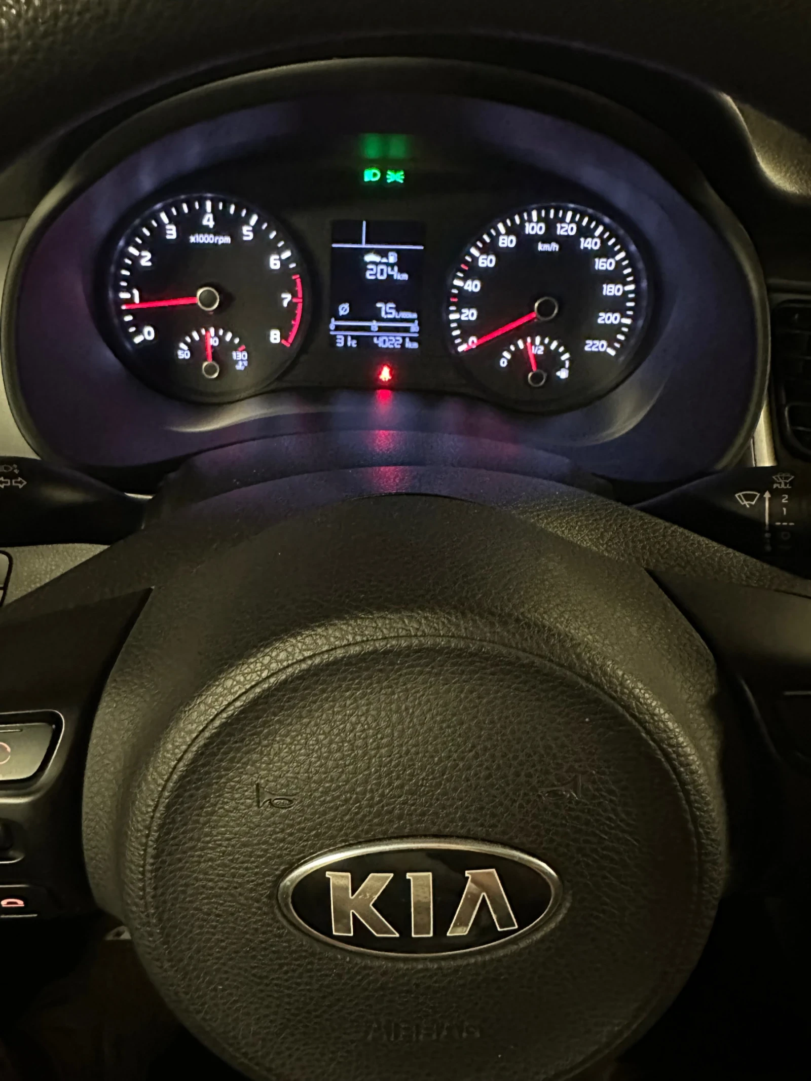 Kia Stonic 1.2i 5MT  LX  - изображение 6