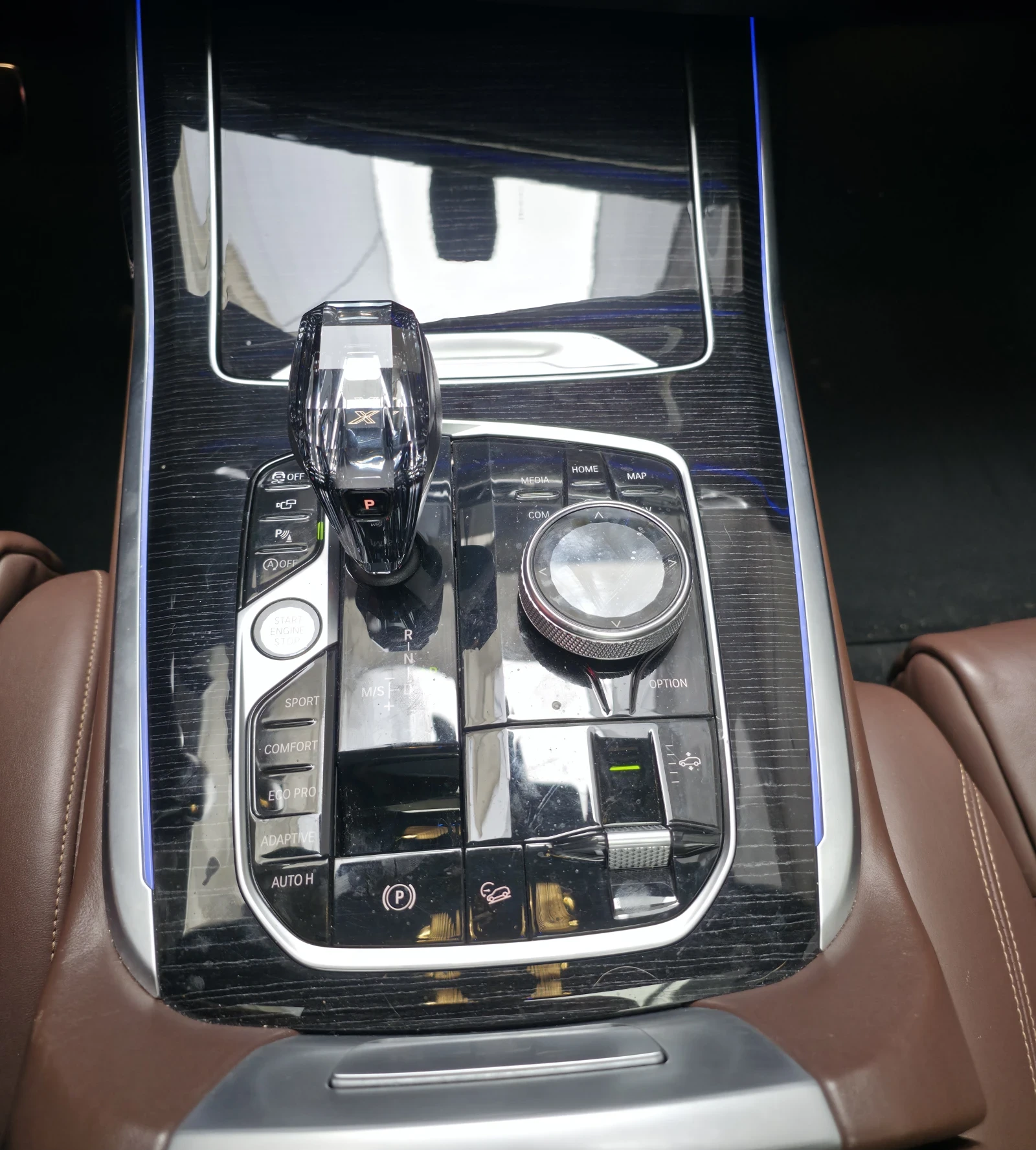 BMW X7 M40i M-Pack/Bowers&Willkins/Diamond/Headup/Distr/7, снимка 9 - Автомобили и джипове - 53740764