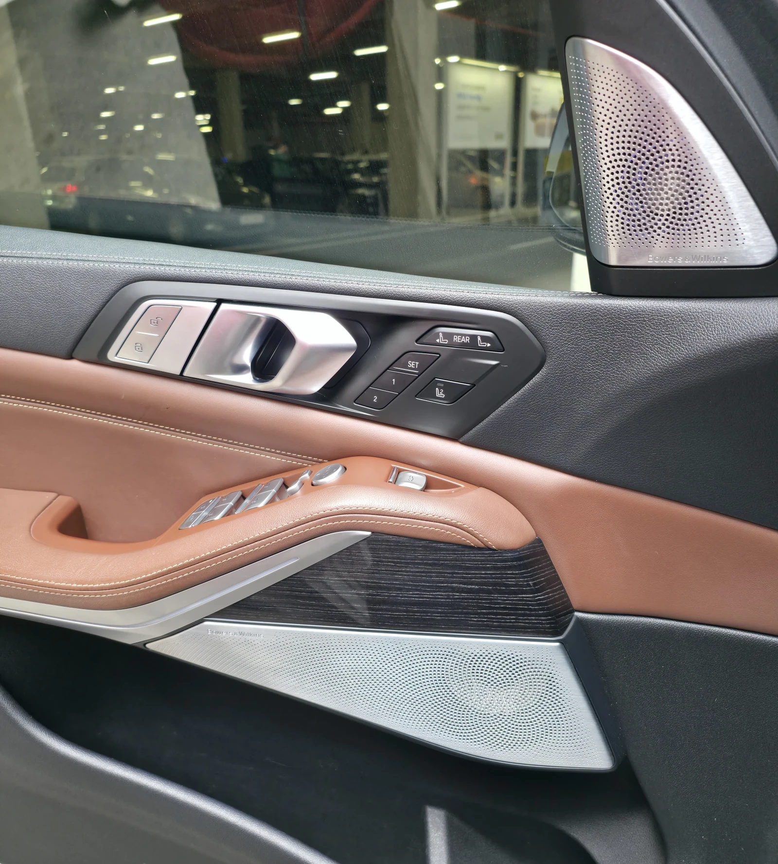 BMW X7 M40i M-Pack/Bowers&Willkins/Diamond/Headup/Distr/7, снимка 8 - Автомобили и джипове - 53740764