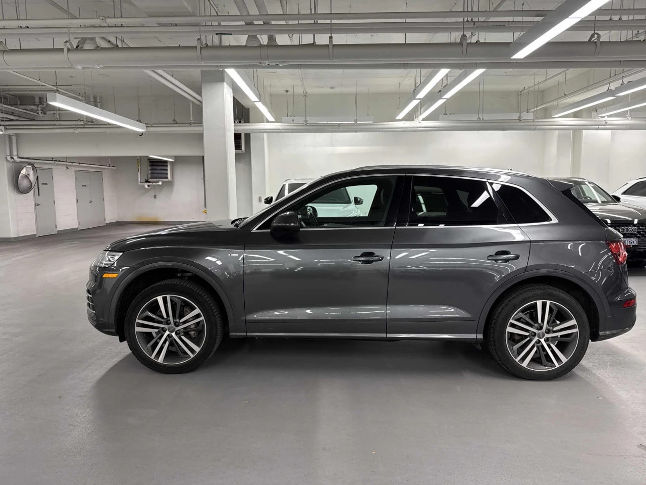 Audi Q5 * АВТО КРЕДИТ* ЦЕНА ДО БГ * СЕРВИЗНА ИСТОРИЯ * , снимка 2 - Автомобили и джипове - 53814624