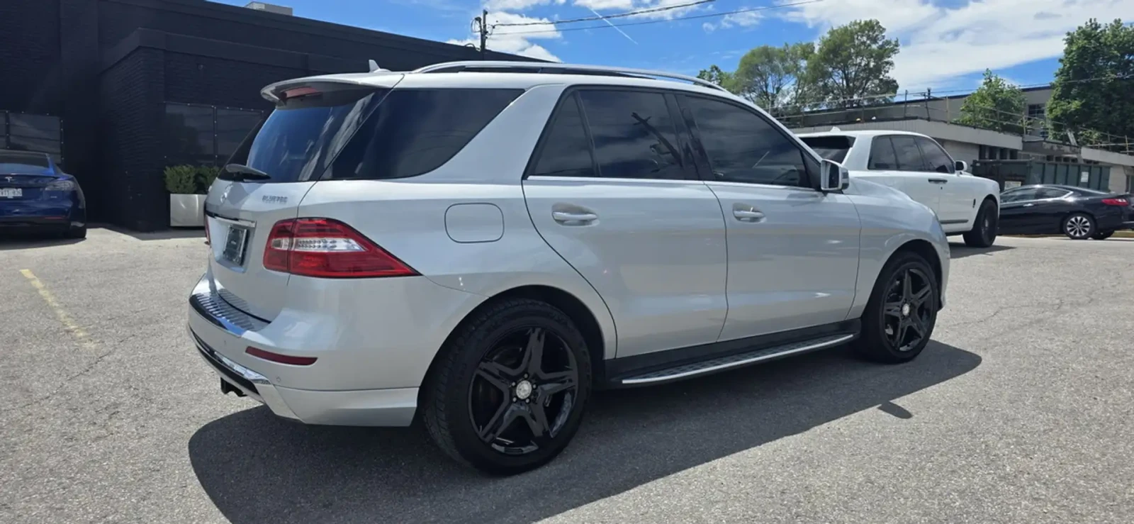 Mercedes-Benz ML 350 BlueTEC* AMG* Harman Kardon, снимка 4 - Автомобили и джипове - 55223324