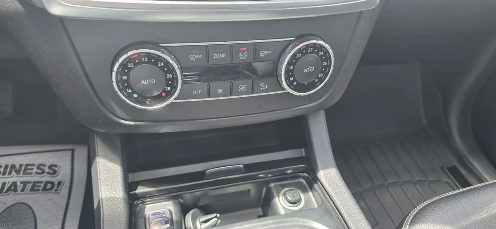 Mercedes-Benz ML 350 BlueTEC* AMG* Harman Kardon, снимка 11 - Автомобили и джипове - 55223324
