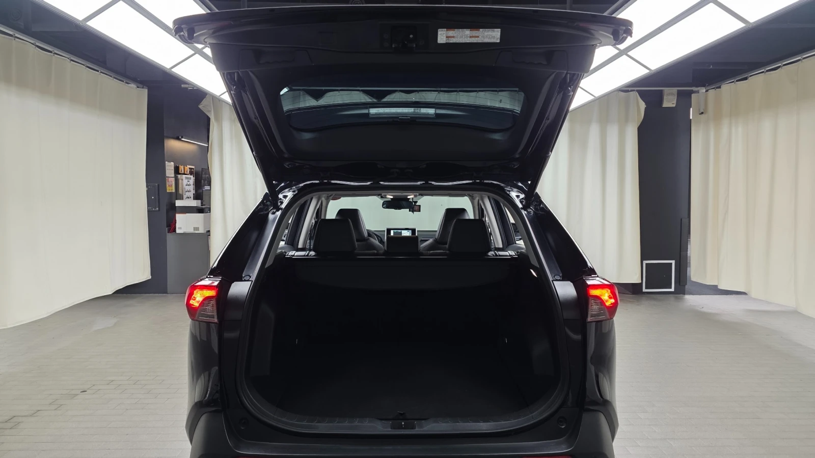 Toyota Rav4 2.5 XLE Hybrid 2WD, снимка 14 - Автомобили и джипове - 56102588